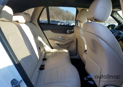 2018 Mercedes-Benz Glc 300 4Matic z USA, uszkodzony, nr VIN WDC0G4KB5JV114107